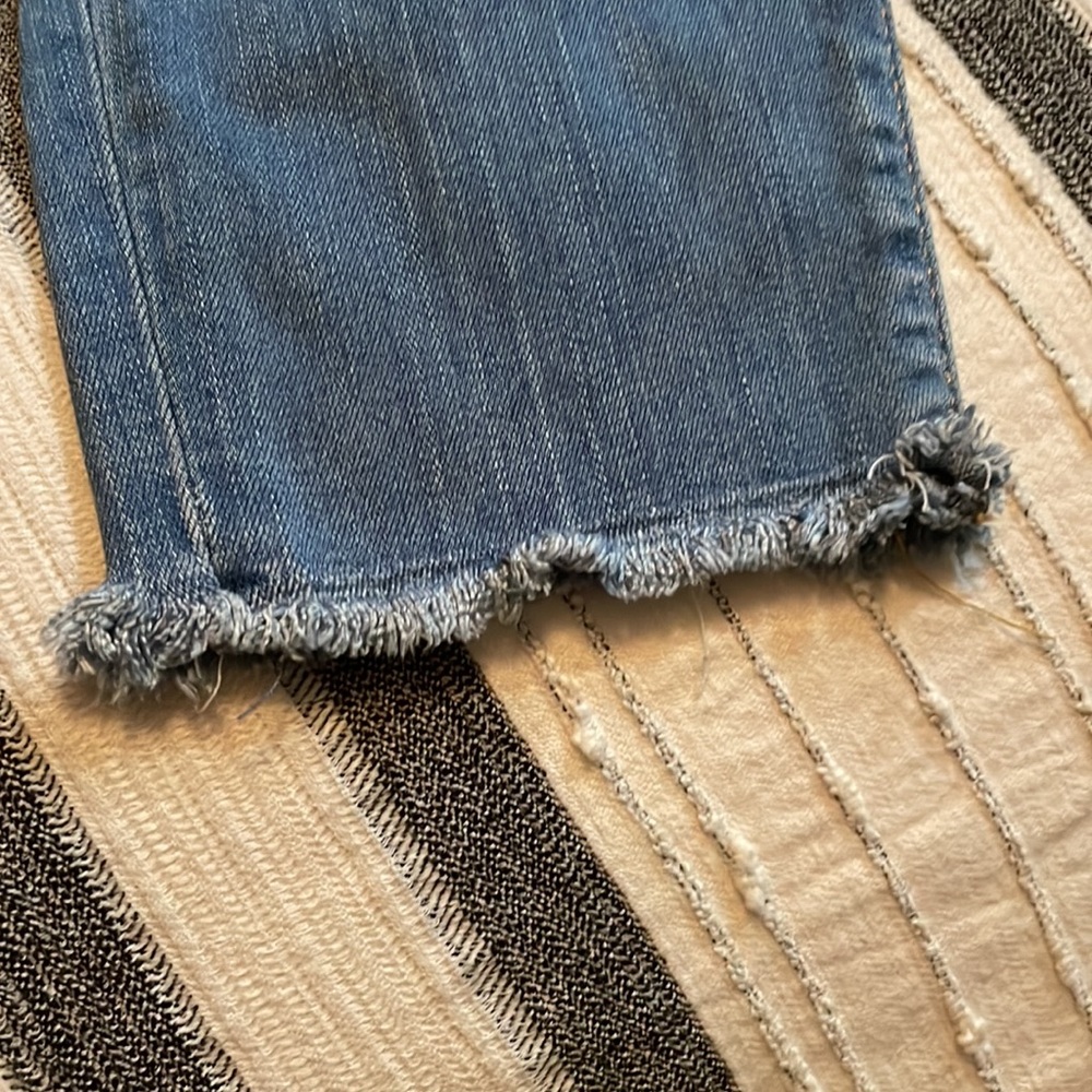 Distressed Jeans - Picture 6 of 9